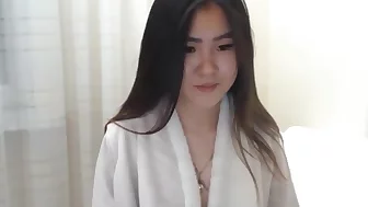 Sexy korean girl squirts on cam