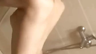 Sakura fights with her big cousin's sex in the bathroom