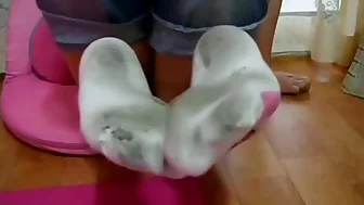 korean girl smell her dirty socks